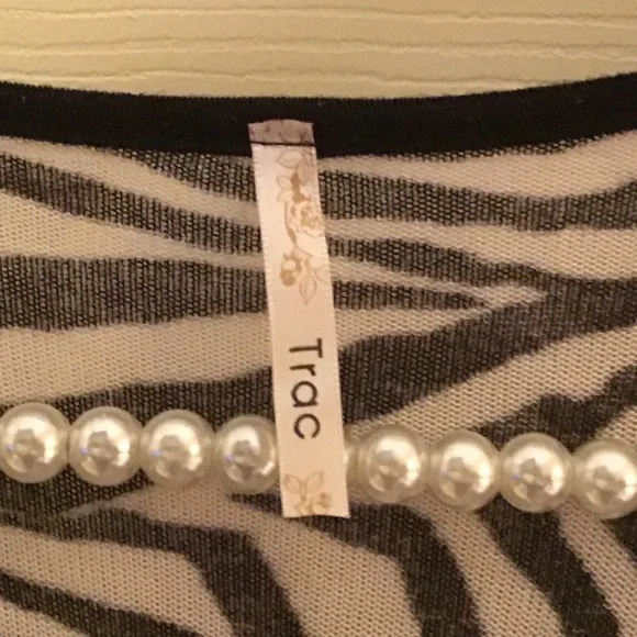 🔴ZEBRA CARDIGAN 🔴🔴 - Picture 3 of 6